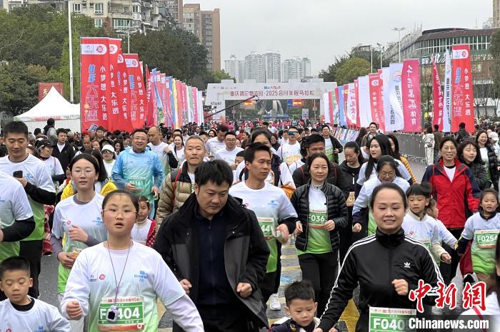 春日合川半程马拉松鸣枪起跑，男女组前三名均