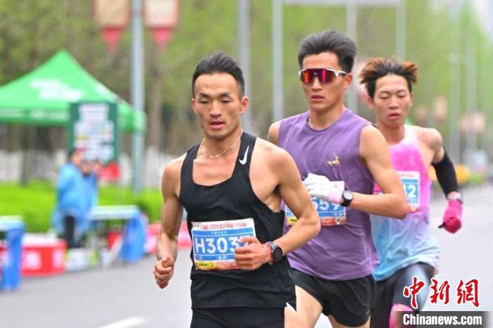 春日合川半程马拉松鸣枪起跑，男女组前三名均
