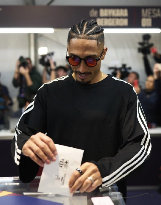 巴萨更衣室风波：奥尔莫发起运动 丰特言论引争