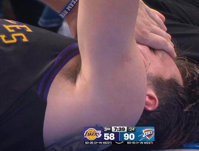 东契奇左腿筋拉伤退赛 雷霆狂胜湖人33分