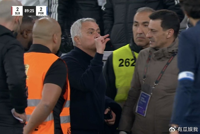 穆里尼奥红牌离场引争议 本菲卡2-2波尔图联赛