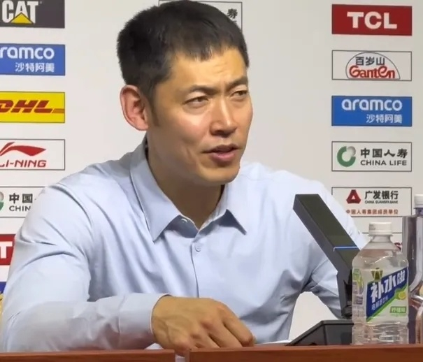 北控男篮惨败北京男篮 张庆鹏：防守漏洞成关键