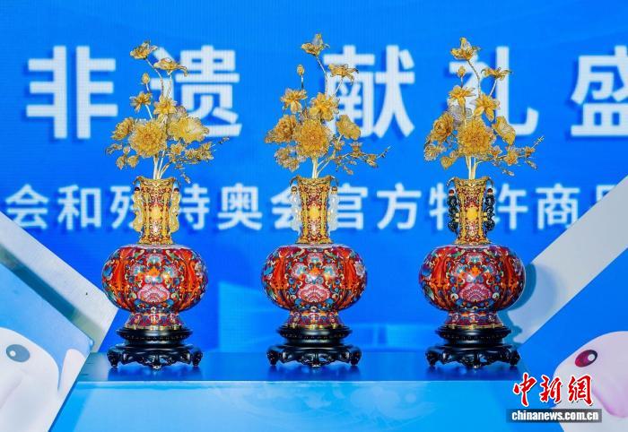 金花瓶首发融合非遗技艺展现粤港澳文化