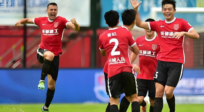 韦世豪成蓉城核心留洋引热议 本土前锋留洋风波